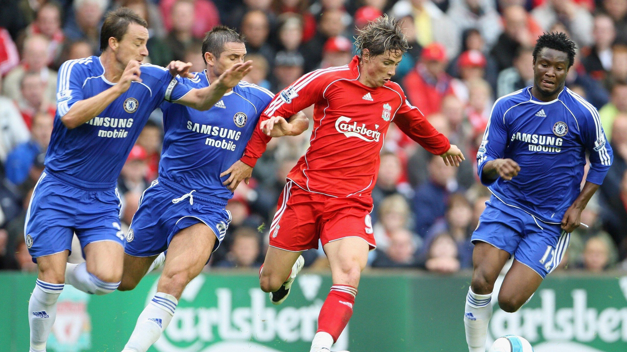 曼联在主场爆冷战胜劲敌，积分榜上升新高度