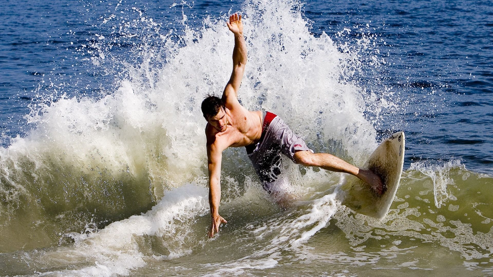 ky体育平台-赛场上的“绿茵英雄”：球员的职业精神写就辉煌，绿茵王者球员